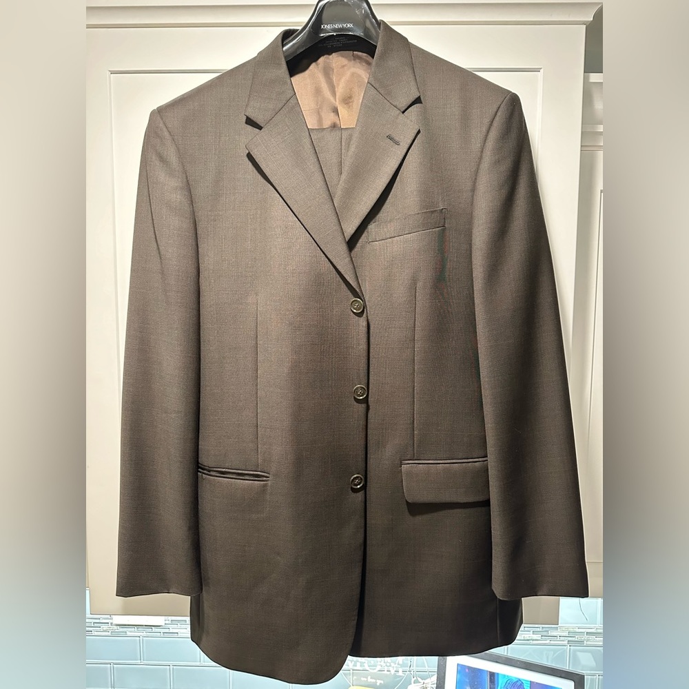 JONES NEW YORK BROWN SUIT 42L